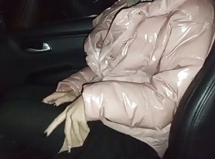 She paid blowjob to the taxi driver