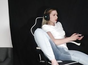 pee desperation on gaming chair wet jeans and panties