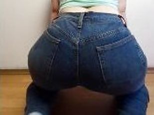 Hot student teases big sexy ass in tight jeans